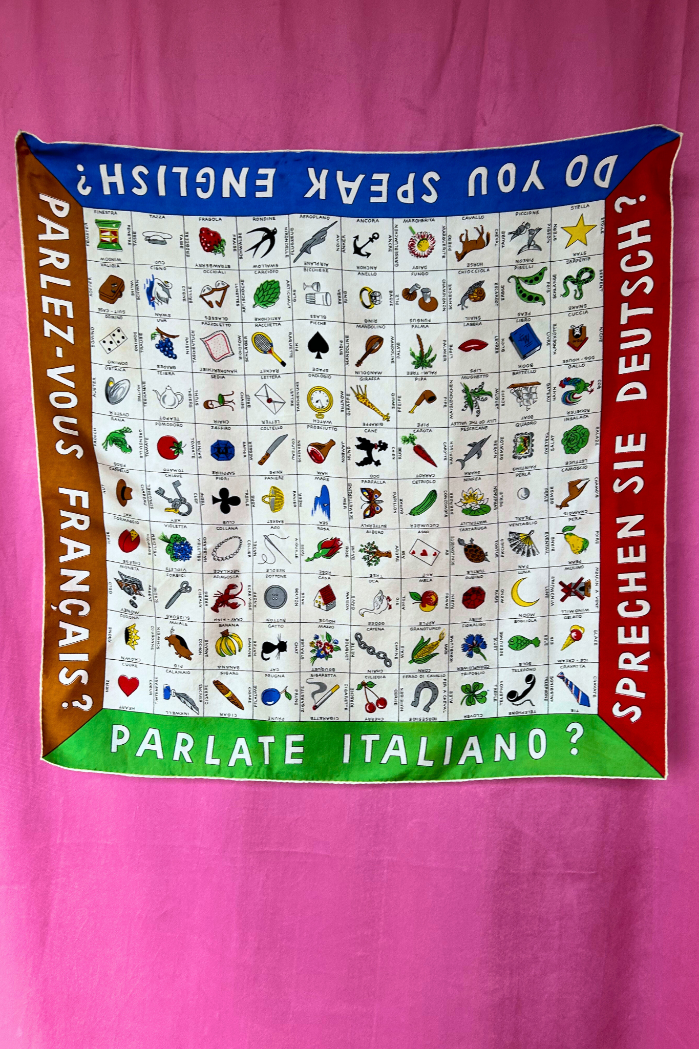 Foulard en soie quadrilingue